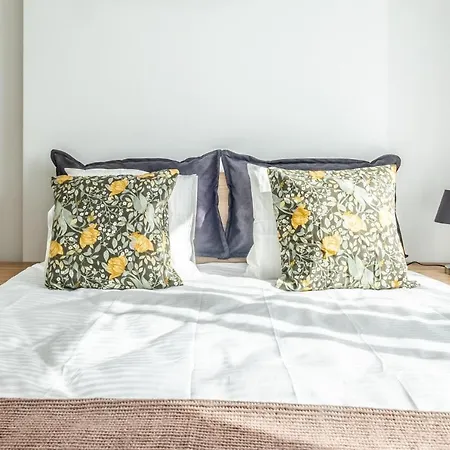 Flat Close To Viaport Asia Shopping Mall アパート
