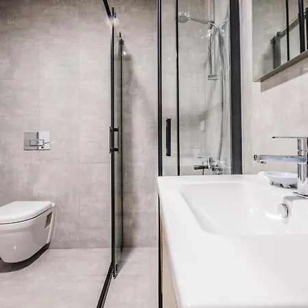 Flat Close To Viaport Asia Shopping Mall Apartmán