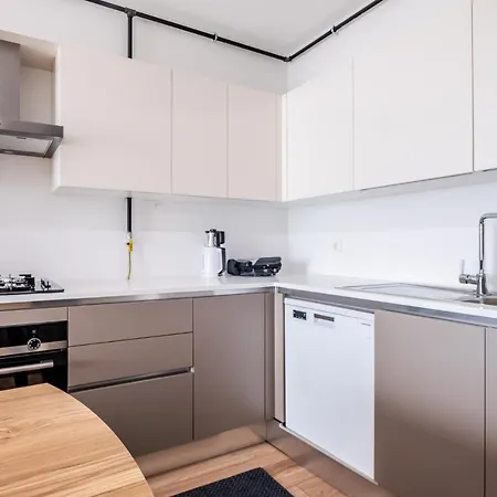Flat Close To Viaport Asia Shopping Mall 아파트 *